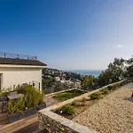- Con Roccia Naturale Rapallo