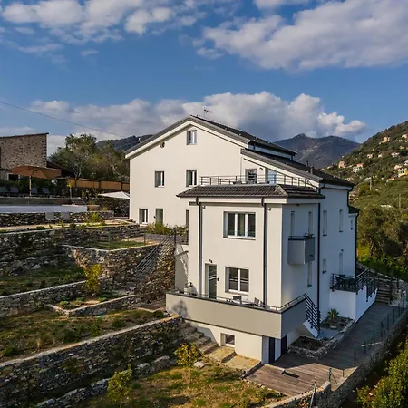 - Con Roccia Naturale *