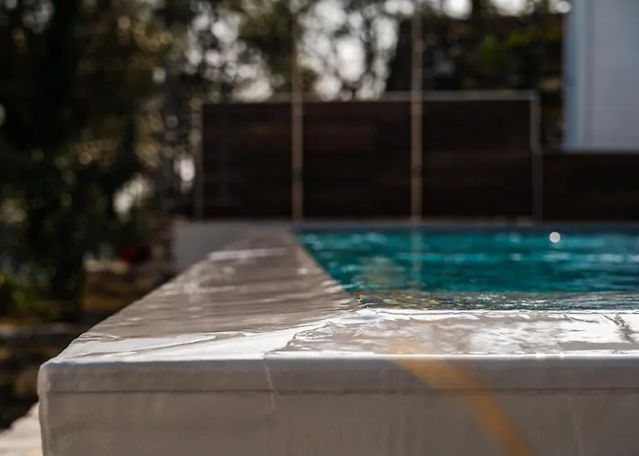 - Con Roccia Naturale *